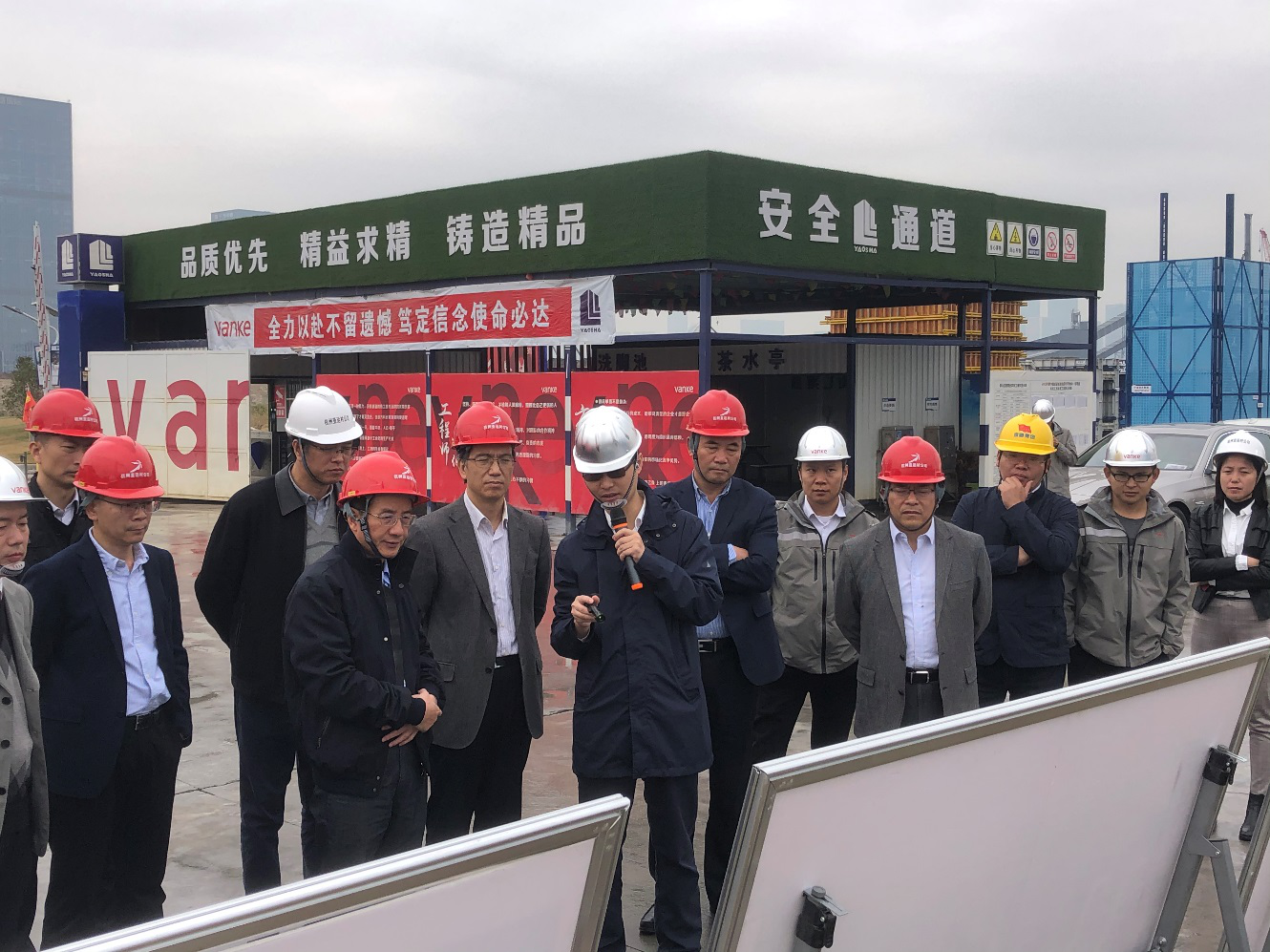 杭州市副市長陳衛(wèi)強(qiáng)視察耀廈集團(tuán)承建的第十九屆亞運(yùn)會(huì)萬科亞運(yùn)村項(xiàng)目